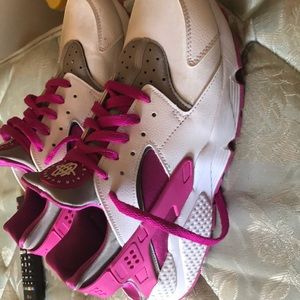 Nike air huaraches.